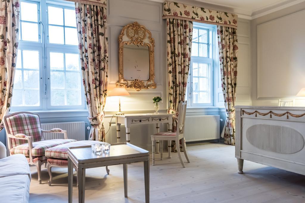 Skjoldenaesholm Slot 3*